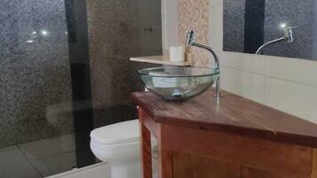 Ducha y papel higiénico