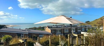 Panoramic estuary views - short walk to Aberdyfi village & its beautiful beach