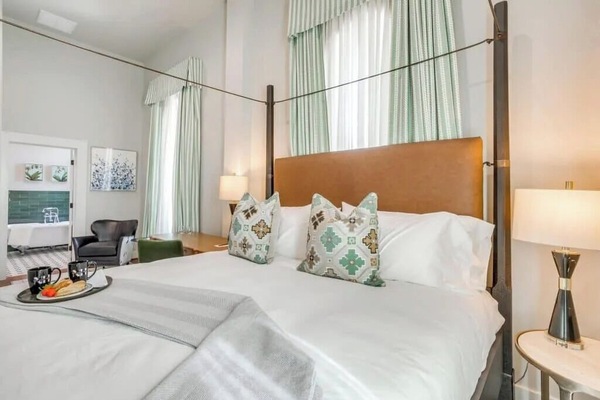 Superior Room, 1 King Bed, Non Smoking, Private Bathroom (6) | Premium bedding, individually decorated, individually furnished