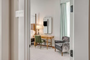 Superior Room, 1 King Bed, Non Smoking, Private Bathroom (7)