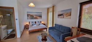 Iron/ironing board, free WiFi, bed sheets