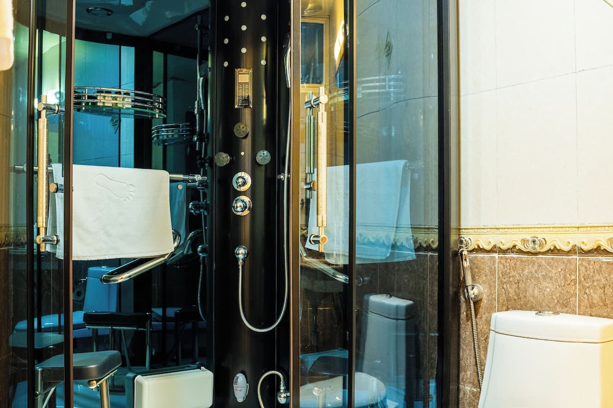 Superior Suite | Minibar, iron/ironing board, free WiFi, bed sheets