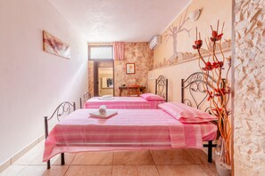 1 bedroom, WiFi, bed sheets