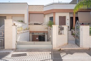 Exterior - Room 'Grande' with Wi-Fi and Air Conditioning (Melendugno)