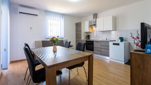 A modern apartment with a dining area, kitchenette, and a living space. - Awesome apartment in Umag with WiFi (Umag)