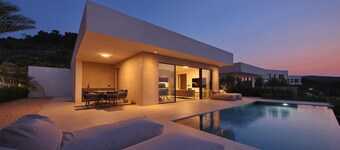 Gorgeous home in Tkon
