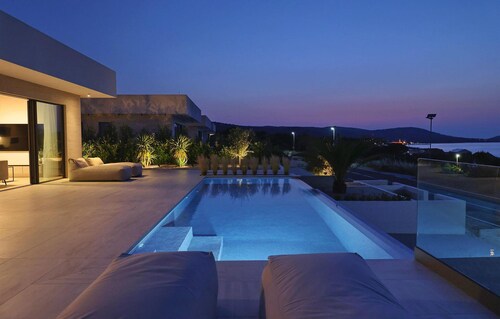 Gorgeous home in Tkon