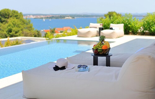 Nice home in Tkon with private swimming pool, can be inside or outside