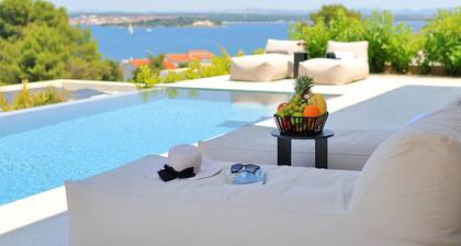 Nice home in Tkon with private swimming pool, can be inside or outside