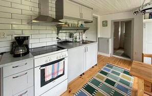 Køleskab, ovn, kogeplade, kaffe-/temaskine