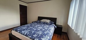 Iron/ironing board, free WiFi, bed sheets