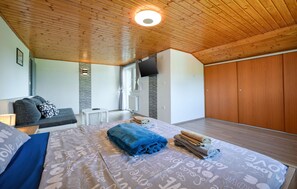 2 bedrooms, in-room safe