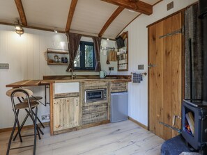 Cottage | Private kitchen | Cookware/dishes/utensils