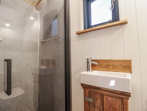 Cottage | Bathroom | Shower