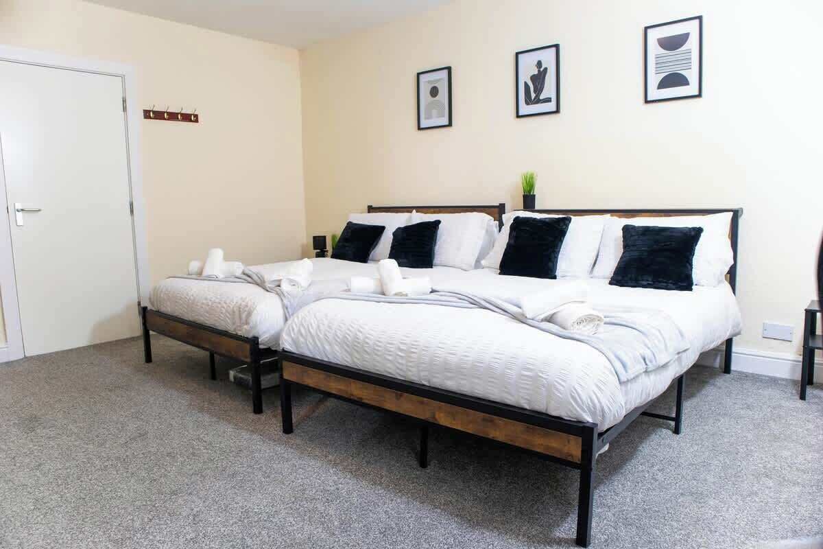 3 bedrooms, iron/ironing board, WiFi