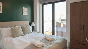 3 dormitoris, planxa i posts de planxar, wifi i roba de llit