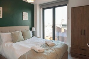 3 quartos, ferros/tábuas de passar roupa, Wi-Fi, roupa de cama