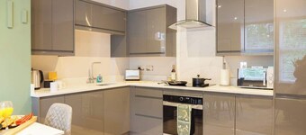 Somers Suites Apartments-Central-High Spec-Sleep 6