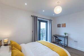 2 chambres, fer et planche à repasser, Wi-Fi, draps fournis