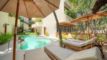 2 albercas al aire libre