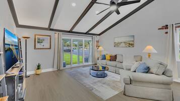 Smart TV, fireplace, books, stereo