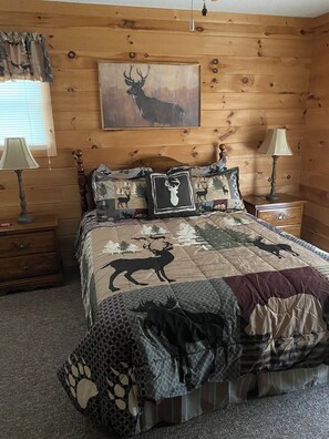 2 bedrooms, iron/ironing board, free WiFi, bed sheets - Charming 2-bedroom cabin in Wonderful Maggie Valley with WiFi, AC, 3500 ft. (Maggie Valley)