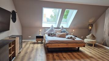 1 Schlafzimmer, Schreibtisch, Bügeleisen/Bügelbrett, Reisekinderbett