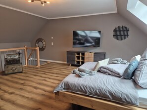 1 Schlafzimmer, Schreibtisch, Bügeleisen/Bügelbrett, Reisekinderbett