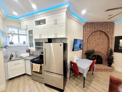 Gorgeous Modern 1 Bedroom Apartment in North York Toronto