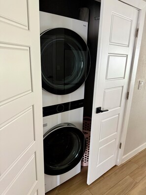 Interior - Midtown Riverwalk/Alamodome Modern Escape Close to Shops and Restaurants (San Antonio)