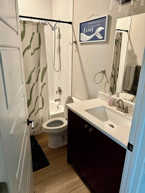 Handtücher, Seife, Toilettenpapier