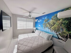 6 bedrooms, desk, iron/ironing board, travel cot