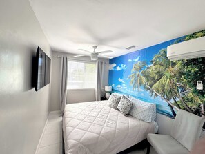 6 chambres, bureau, fer et planche à repasser, lit parapluie