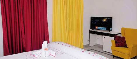 5 chambres, fer et planche à repasser, Wi-Fi, draps fournis