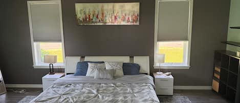 4 habitaciones, tabla de planchar con plancha, wifi y ropa de cama