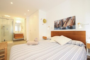 1 bedroom, iron/ironing board, free WiFi, bed sheets - NURIA. Lovely apartment with views for two people (Cala Sant Vicenç)
