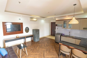 Panoramic Apartment, Sea View | Makan dalam bilik