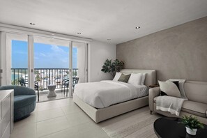 Een strijkplank/strijkijzer, reisbedje, wifi, beddengoed