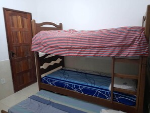 Ferros/tábuas de passar roupa, Wi-Fi, roupa de cama