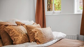 2 bedrooms, iron/ironing board, free WiFi, bed sheets