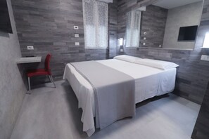 Habitación doble estándar | Escritorio, espacio para trabajar con laptop y wifi gratis