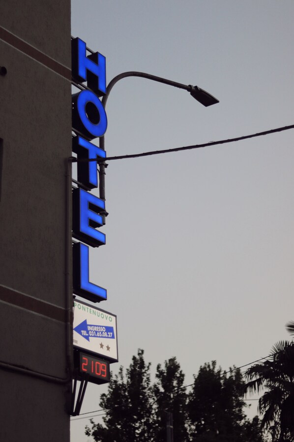 Front of property - Hotel Pontenuovo (Merone)