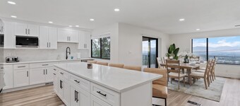 NEW! All-New Luxe Stay Views, Sauna & Hot Tub