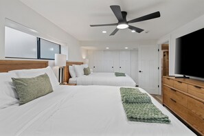 7 bedrooms, travel crib, WiFi, bed sheets