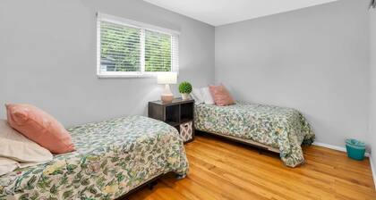 NEW! Beautiful retreat Home Near Auburn Hills/Waterford