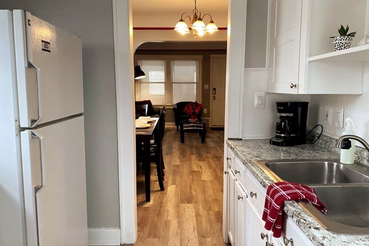 Fridge, microwave, oven, coffee/tea maker