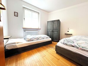 2 Schlafzimmer, Bügeleisen/Bügelbrett, Internetzugang