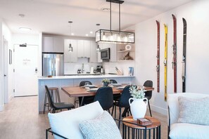 Dining - Huckin' Harry's Summa (Revelstoke)