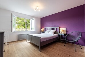 3 bedrooms, iron/ironing board, bed sheets