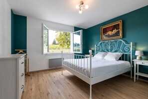 3 chambres, fer et planche à repasser, draps fournis